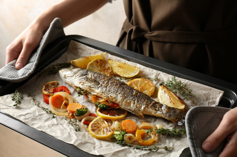 Come cucinare il branzino al forno