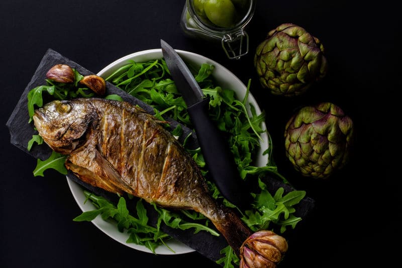 Filetti di orata con carciofi e patate