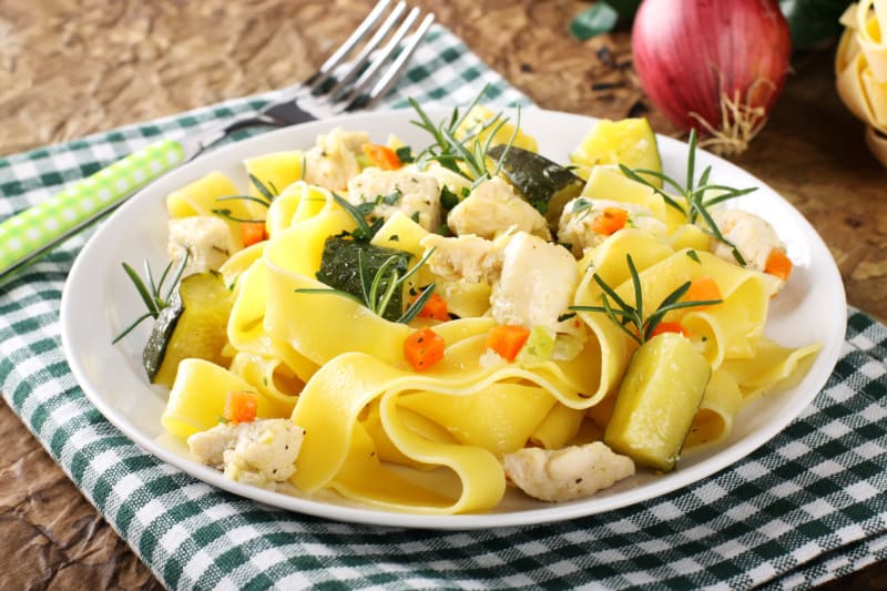 Pasta con branzino e zucchine