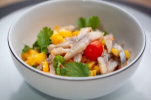 Ricetta ceviche di orata con mango e coriandolo