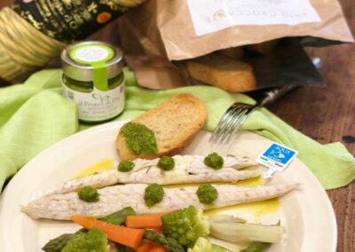 Branzino al vapore con pesto e verdure