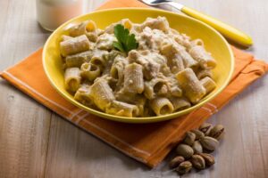 Ricetta pasta con orata e pistacchi