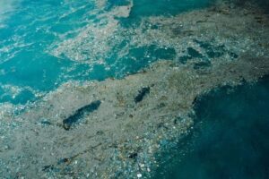 Come si formano le isole di rifiuti negli oceani