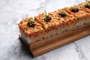 Come si prepara l'oshizushi giapponese