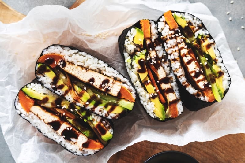 Sandwich sushi con branzino